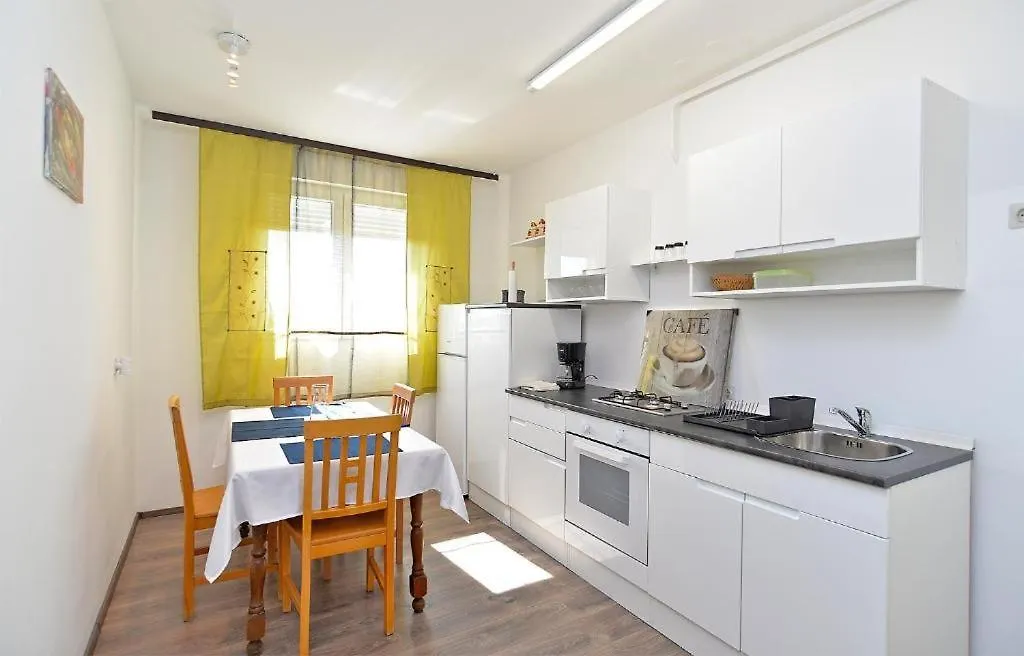Apartment Maya